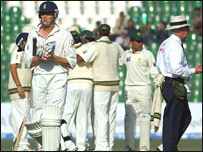 انگريز لوبغاړى وسوځيد . 