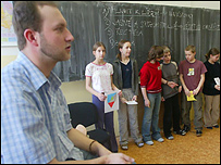 Studentka před tabulí