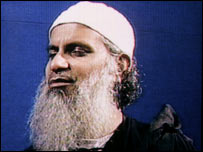 مولانا عبدالعزیز (فائل فوٹو)