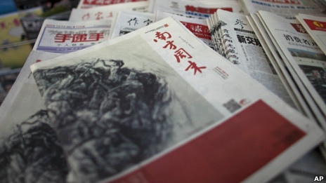 北京某报摊上的1月3日版《南方周末》（4/1/2013）