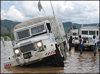 Caminhões com o Programa Mundial de Alimentos
