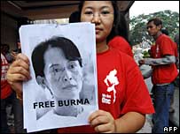 Người biểu tình bên ngoài nơi diễn ra hội nghị thượng đỉnh Asean