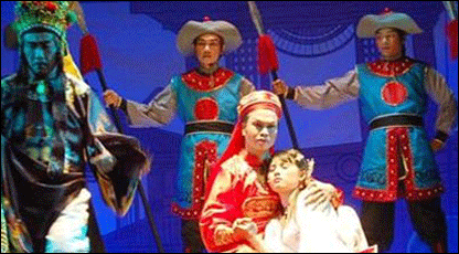 Một cảnh trong vở cải lương Lễ mở Xiêm áo