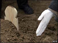 Adolescente de 14 anos foi primeira vítima fora da Ásia