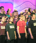 Plant a phobl ifanc Nedd ac Afan yn ystod y Seremoni Agoriadol.