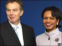 O primeiro-ministro britânico, Tony Blair, e a secretária de Estado, Condoleezza Rice, no encontro em Londres