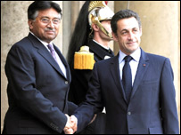 صدر پرویز مشرف پیرس میں فرانسیسی صدر نکولا سرکوزی سے ملاقات کے دوران