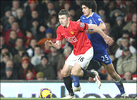 Michael Carrick in action against Everton