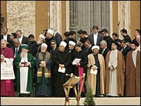 روحانيون مسلمان شرکت کننده در مراسم تدفين پاپ