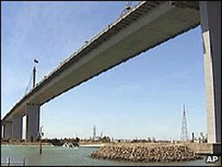 Ponte sobre o rio Yarra