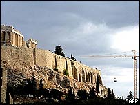 Guindaste em frente à Acrópole