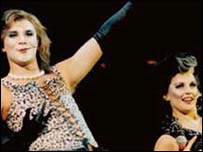 O cantor Jonathan Wilkes é Frank N Furter 