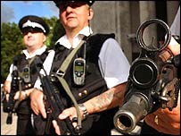 Silahlı polis memurları