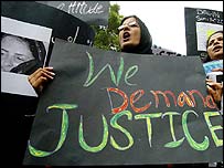 Gösteri yapan Pakistanlı kadın (arşiv)