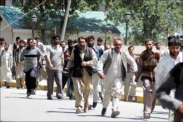 कश्मीर में कांग्रेस रैली में गोलीबारी