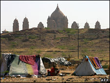 Shanties in front of a palace in India