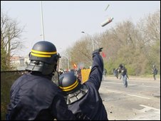 поліція і демонстранти