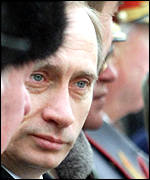 Některým libarálům dělají starosti Putinovi uniformovaní přátelé