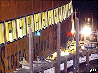 روزانہ ستر ہزار افراد شہر میں کشتیوں پر آتے ہیں