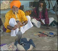 Karsan Nath, encantador de serpentes