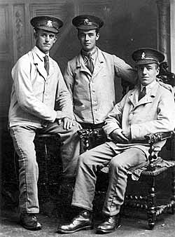 Reuben Peake (right) and two soldiers of the Leinster Regiment in a military hospital, 1917 (Courtesy of Harold Gordon)