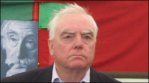Hywel Teifi Edwards ym mhabell Cymru a'r Byd yn Eisteddfod Abertawe y llynedd