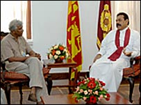 FMM convenor, Sunanda Deshapriya with President Rajapaksa (photo Sudath Silva)
