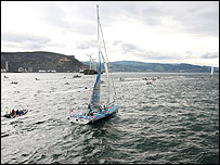 Sir Robin's yacht at the start (OnEdition)