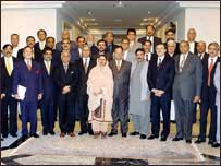 شوکت عزیر کی کابینہ کا شمار بھی پاکستان کی تاریخ کی چند بڑی کابیناؤں میں ہوتا ہے