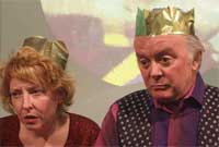 Gwenno Elis Hodgkins a Wyn Bowen Harries