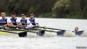 Sabotaje a la regata anual, en el Támesis, entre los botes de las Universidades de Oxford y Cambridge 