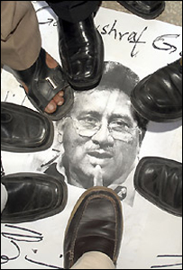 मुशर्रफ़ का विरोध