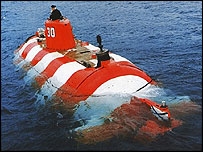 هفت خدمه زيردريايی روس با کمک امدادگران نجات يافتند