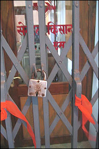 बंद पड़ी बॉयोमेट्रिक एटीएम