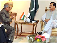 प्रणव मुखर्जी और यूसुफ़ गिलानी