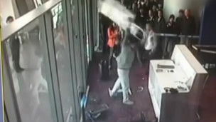 严林昆大闹机场现场（网络截图）