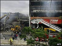 Depósito da TAM destruído depois do acidente