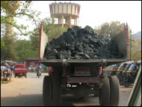 यूरेनियम अयस्क ले जाता ट्रक