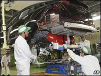 Cai produção industrial no Japão