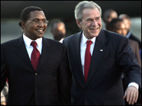 بوش او د تنزانيا ولسمشرجاکاياکيکويټي په دارالسلام کې