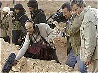 صحنه ای از سریال، حضور روزنامه نگاران شبکه ABC در اردوگاه القاعده