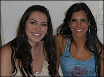 Ângela (direita) com Taíza