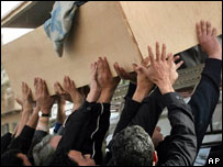 Enterro de vítima de ataque com morteiro em Bagdá