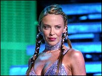 گلوکارہ کائیلی مینوگ 