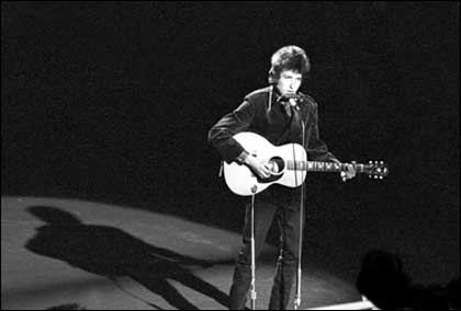 Bob Dylan appears on the BBC in 1965