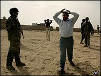 پلیس عراق تعدادی را که ادعا شده اقدام به آدم ربایی کرده اند بازداشت کرده