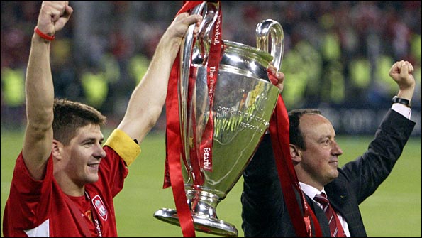 Benitez celebrates Liverpool's Champions League win over AC Milan with skipper Steven Gerrard