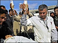 Lékař se zraněným