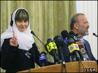 متکی و کالمی - ری وزیران خارجه ایران و سوئیس هنگام اعلام قرارداد خرید گاز