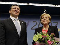 José Manuel Barroso e Angela Merkel